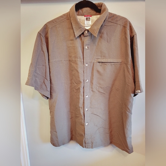 The North Face Short Sleeve Button Down Shirt - Picture 3 of 8